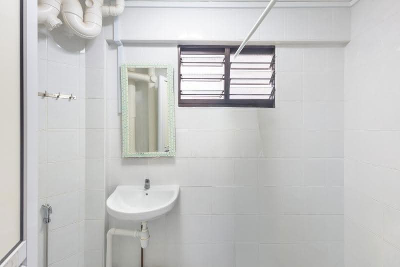 107 Jurong East Street 13, 107 Jurong East Street 13, Boon Lay / Jurong / Tuas, 4 Bedrooms, 1,743 sqft, HDB Flat For Sale, by Vincent Lam, 500284440 - Bathroom - PropertyGuru.com.sg
