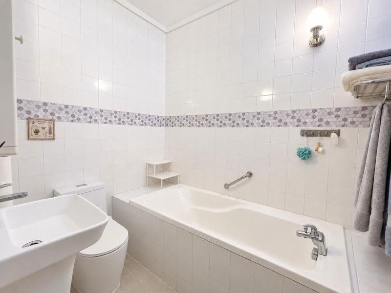 287 Choa Chu Kang Avenue 2, 287 Choa Chu Kang Avenue 2, Dairy Farm / Bukit Panjang / Choa Chu Kang, 4 Bedrooms, 1,571 sqft, HDB Flat For Sale, by Tricia Ong, 500284456 - Bathroom - PropertyGuru.com.sg