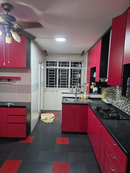 BLK 349 Yishun Avenue 11, Blk 349 Yishun Ave 11, 3 Bedrooms, 1,313 sqft, HDB Flat For Rent, by Serlene Xu, 500284463 - Kitchen - PropertyGuru.com.sg