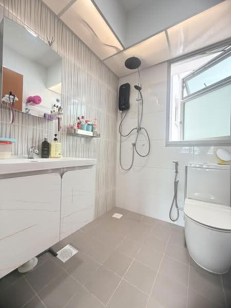 494G Tampines Street 45, 494G Tampines Street 45, Pasir Ris / Tampines, 2 Bedrooms, 721 sqft, HDB Flat For Sale, by Sherry Ang, 500284555 - Bathroom - PropertyGuru.com.sg