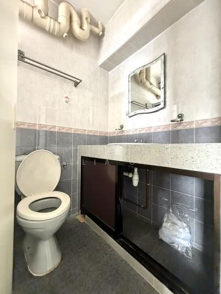 203A Compassvale Road, 203A Compassvale Road, Hougang / Punggol / Sengkang, 3 Bedrooms, 969 sqft, HDB Flat For Sale, by Amelia Chia, 500284565 - Bathroom - PropertyGuru.com.sg