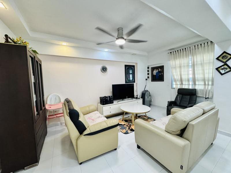 810 Jurong West Street 81, 810 Jurong West Street 81, Boon Lay / Jurong / Tuas, 3 Bedrooms, 1,151 sqft, HDB Flat For Sale, by Ramdali Jumali, 500284568 - Living Room - PropertyGuru.com.sg