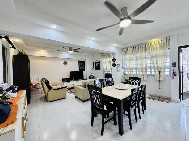 810 Jurong West Street 81, 810 Jurong West Street 81, Boon Lay / Jurong / Tuas, 3 Bedrooms, 1,151 sqft, HDB Flat For Sale, by Ramdali Jumali, 500284568 - Living Room - PropertyGuru.com.sg