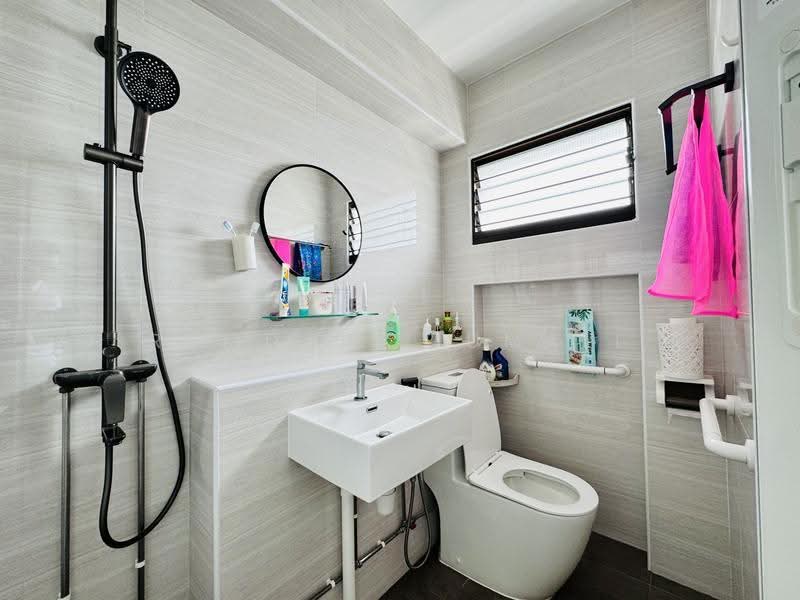 810 Jurong West Street 81, 810 Jurong West Street 81, Boon Lay / Jurong / Tuas, 3 Bedrooms, 1,151 sqft, HDB Flat For Sale, by Ramdali Jumali, 500284568 - Bathroom - PropertyGuru.com.sg