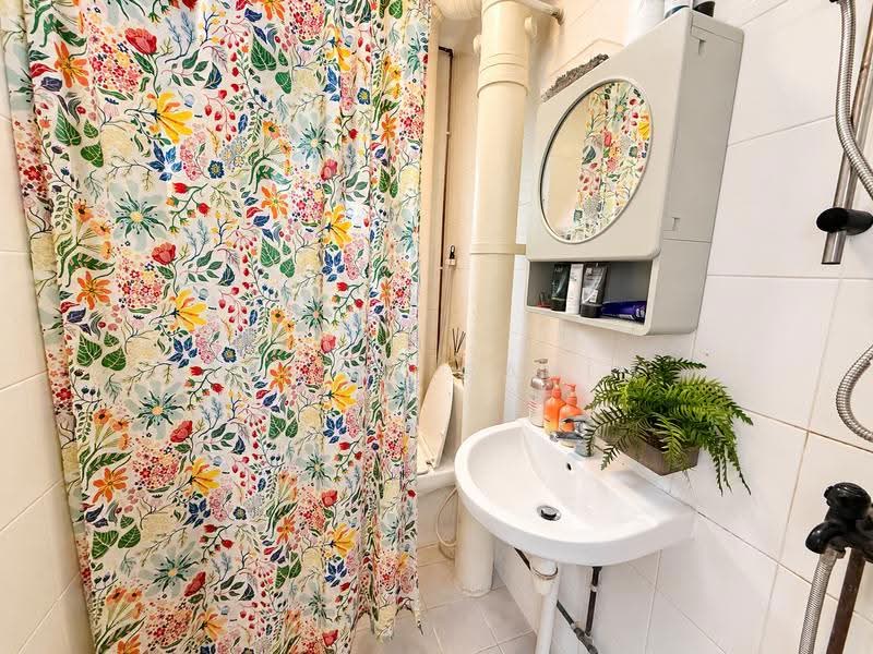 249 Bukit Batok East Avenue 5, 249 Bukit Batok East Avenue 5, Dairy Farm / Bukit Panjang / Choa Chu Kang, 2 Bedrooms, 784 sqft, HDB Flat For Sale, by Faizal Rahim, 500284573 - Bathroom - PropertyGuru.com.sg