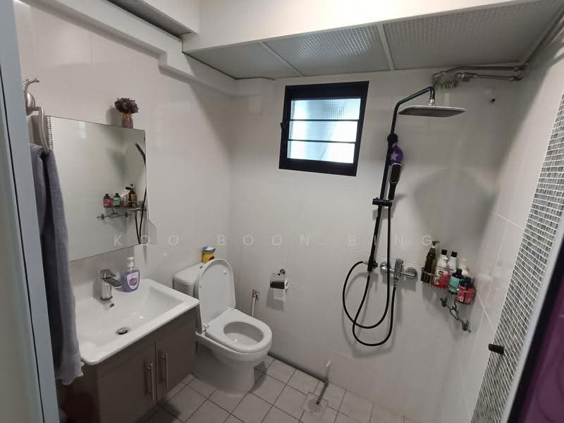 166A Teck Whye Crescent, 166A Teck Whye Crescent, Dairy Farm / Bukit Panjang / Choa Chu Kang, 2 Bedrooms, 732 sqft, HDB Flat For Rent, by Koo Boon Bing, 500284581 - Bathroom - PropertyGuru.com.sg