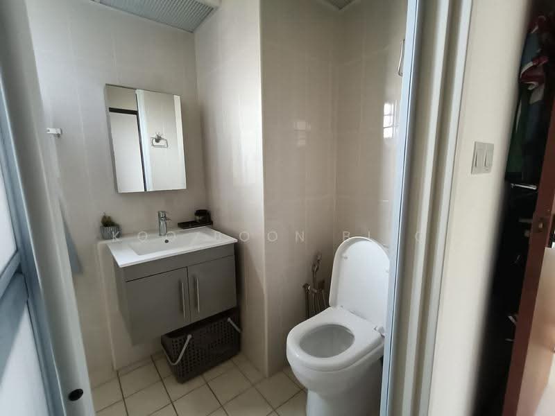 166A Teck Whye Crescent, 166A Teck Whye Crescent, Dairy Farm / Bukit Panjang / Choa Chu Kang, 2 Bedrooms, 732 sqft, HDB Flat For Rent, by Koo Boon Bing, 500284581 - Bathroom - PropertyGuru.com.sg