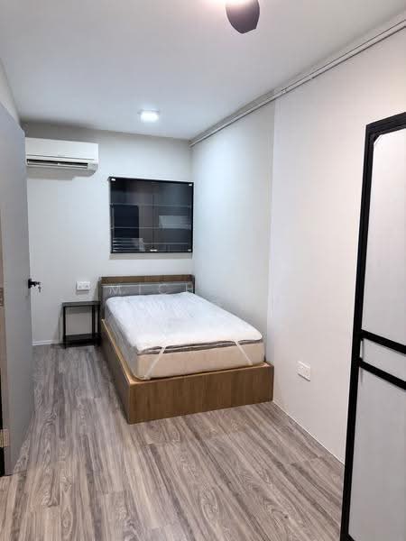 243 Serangoon Avenue 2, 243 Serangoon Avenue 2, Hougang / Punggol / Sengkang, Room Rental, 90 sqft, HDB Flat For Rent, by Michelle Loh 羅嬡玲, 500284584 - Bedroom - PropertyGuru.com.sg