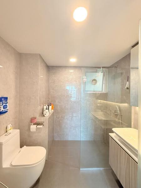Yishun Sapphire, 42 Canberra Drive, Sembawang / Yishun, 2 Bedrooms, 1,001 sqft, Condominium For Sale, by Jose Loh Zhenhao, 500284594 - Bathroom - PropertyGuru.com.sg