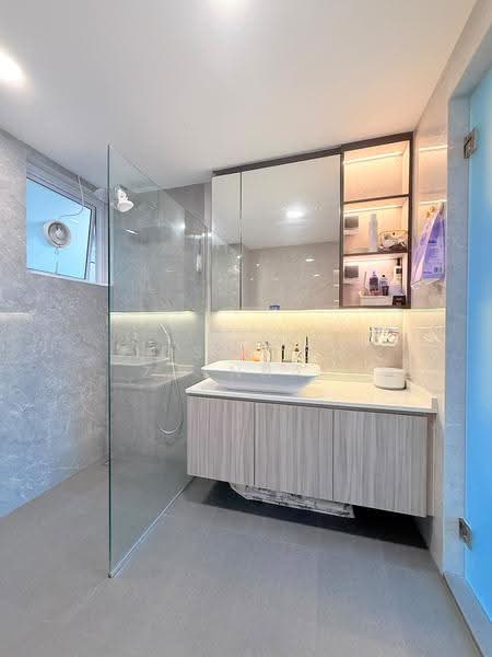 Yishun Sapphire, 42 Canberra Drive, Sembawang / Yishun, 2 Bedrooms, 1,001 sqft, Condominium For Sale, by Jose Loh Zhenhao, 500284594 - Bathroom - PropertyGuru.com.sg
