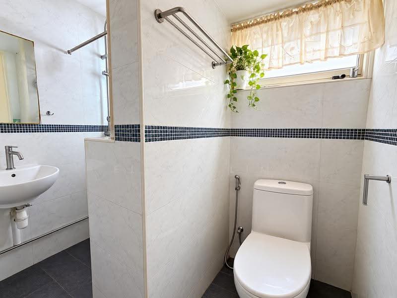 30 New Upper Changi Road, 30 New Upper Changi Road, Bedok / Upper East Coast, 2 Bedrooms, 700 sqft, HDB Flat For Sale, by Elysia Lim, 500284603 - Bathroom - PropertyGuru.com.sg