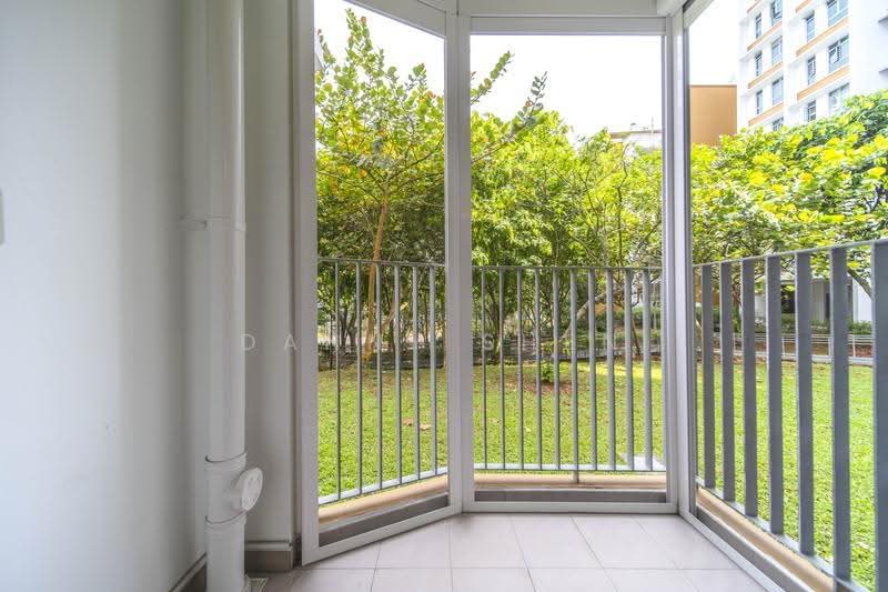683 Edgedale Plains, 683 Edgedale Plains, Hougang / Punggol / Sengkang, 3 Bedrooms, 1,001 sqft, HDB Flat For Sale, by Danny Shen, 500284608 - Balcony - PropertyGuru.com.sg
