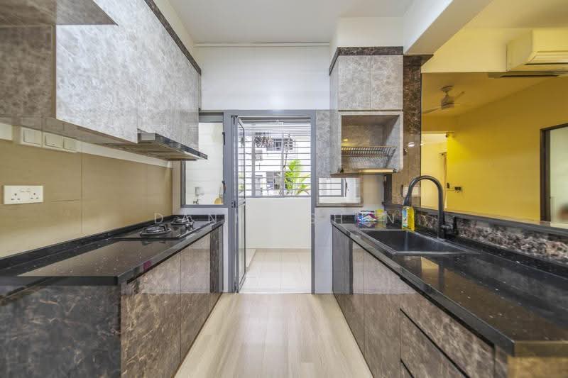 683 Edgedale Plains, 683 Edgedale Plains, Hougang / Punggol / Sengkang, 3 Bedrooms, 1,001 sqft, HDB Flat For Sale, by Danny Shen, 500284608 - Kitchen - PropertyGuru.com.sg