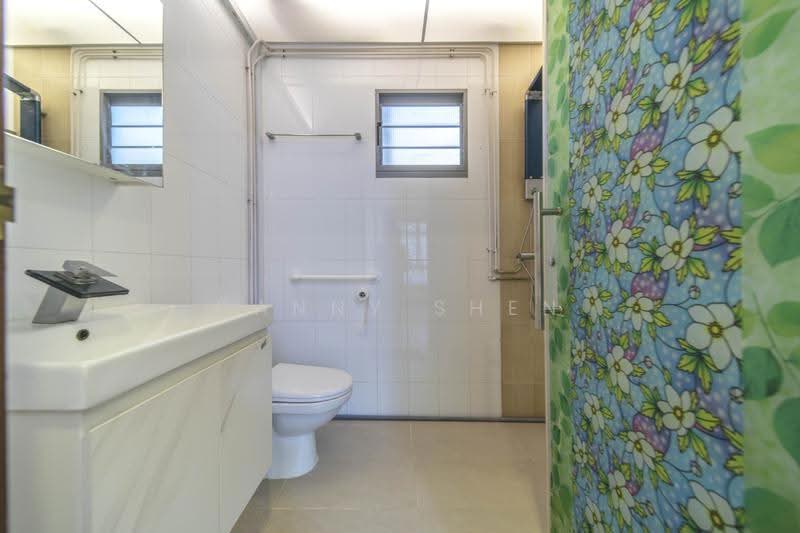 683 Edgedale Plains, 683 Edgedale Plains, Hougang / Punggol / Sengkang, 3 Bedrooms, 1,001 sqft, HDB Flat For Sale, by Danny Shen, 500284608 - Bathroom - PropertyGuru.com.sg