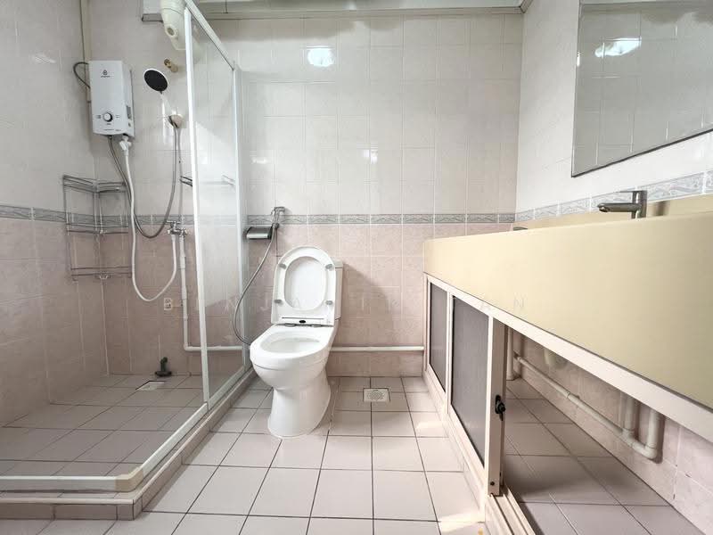 341 Sembawang Close, 341 Sembawang Close, Sembawang / Yishun, 4 Bedrooms, 1,410 sqft, HDB Flat For Rent, by Benjamin Tan, 500284614 - Bathroom - PropertyGuru.com.sg