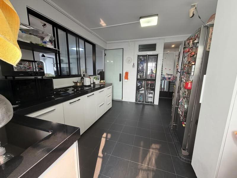 401 Pandan Gardens, 401 Pandan Gardens, Boon Lay / Jurong / Tuas, 3 Bedrooms, 1,259 sqft, HDB Flat For Rent, by Lynn Loh, 500284639 - Kitchen - PropertyGuru.com.sg