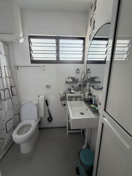 401 Pandan Gardens, 401 Pandan Gardens, Boon Lay / Jurong / Tuas, 3 Bedrooms, 1,259 sqft, HDB Flat For Rent, by Lynn Loh, 500284639 - Bathroom - PropertyGuru.com.sg