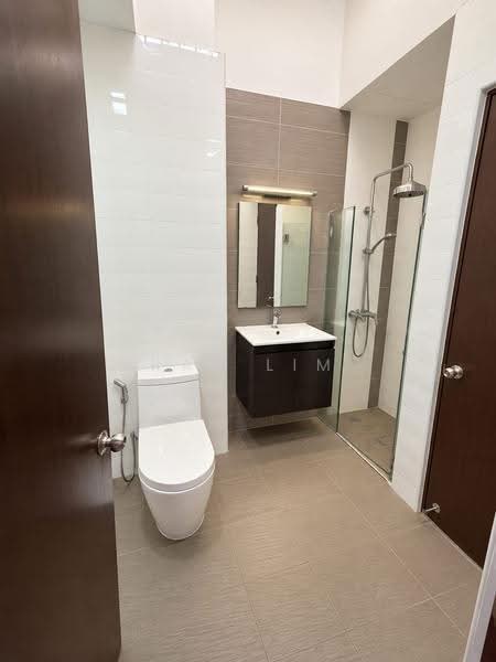 Poh Huat Vicinity Walk to Kovan MRT/ Future S’goon North MRT/1km Rosyth Sch!, Hougang / Punggol / Sengkang, 4 Bedrooms, 2,400 sqft, Terraced House For Sale, by Ray Lim, 500284641 - Bathroom - PropertyGuru.com.sg