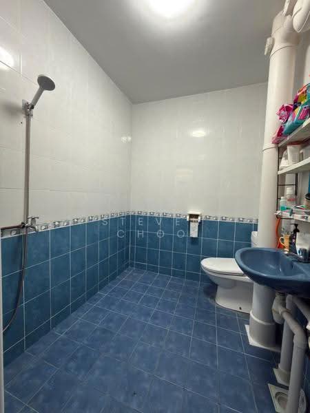 549 Jurong West Street 42, 549 Jurong West Street 42, Boon Lay / Jurong / Tuas, 4 Bedrooms, 1,593 sqft, HDB Flat For Sale, by Steven Choo, 500284650 - Bathroom - PropertyGuru.com.sg
