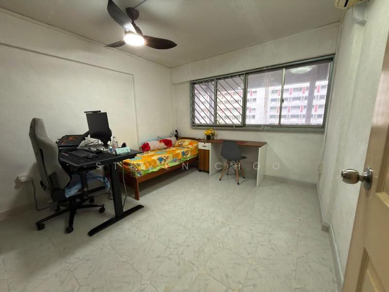 549 Jurong West Street 42, 549 Jurong West Street 42, Boon Lay / Jurong / Tuas, 4 Bedrooms, 1,593 sqft, HDB Flat For Sale, by Steven Choo, 500284650 - Bedroom - PropertyGuru.com.sg