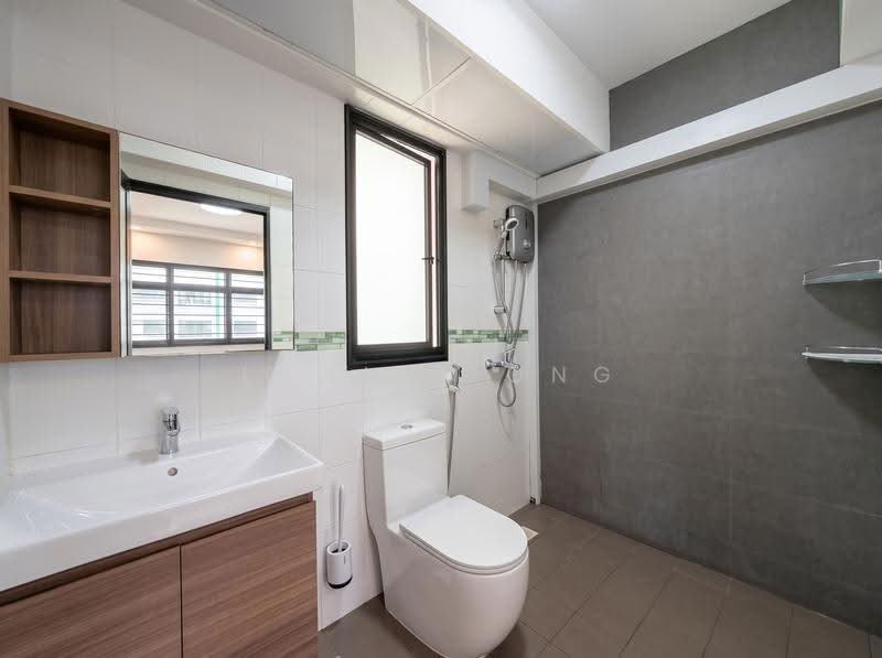 371 Jurong East Street 32, 371 Jurong East Street 32, Boon Lay / Jurong / Tuas, 2 Bedrooms, 689 sqft, HDB Flat For Sale, by Lewis Tong, 500284652 - Bathroom - PropertyGuru.com.sg