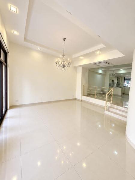Good Buy! $21xxpsf Large Renovated 2 Sty Terrace 1km Rosyth Sch! Nr Kovan MRT/Mall, Hougang / Punggol / Sengkang, 4 Bedrooms, 2,400 sqft, Terraced House For Sale, by Ray Lim, 500284654 - Living Room - PropertyGuru.com.sg