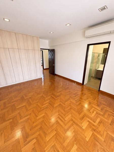 Good Buy! $21xxpsf Large Renovated 2 Sty Terrace 1km Rosyth Sch! Nr Kovan MRT/Mall, Hougang / Punggol / Sengkang, 4 Bedrooms, 2,400 sqft, Terraced House For Sale, by Ray Lim, 500284654 - Bedroom - PropertyGuru.com.sg