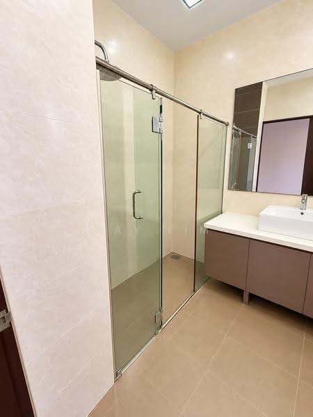 Good Buy! $21xxpsf Large Renovated 2 Sty Terrace 1km Rosyth Sch! Nr Kovan MRT/Mall, Hougang / Punggol / Sengkang, 4 Bedrooms, 2,400 sqft, Terraced House For Sale, by Ray Lim, 500284654 - Bathroom - PropertyGuru.com.sg