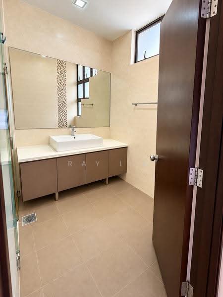 Good Buy! $21xxpsf Large Renovated 2 Sty Terrace 1km Rosyth Sch! Nr Kovan MRT/Mall, Hougang / Punggol / Sengkang, 4 Bedrooms, 2,400 sqft, Terraced House For Sale, by Ray Lim, 500284654 - Bathroom - PropertyGuru.com.sg