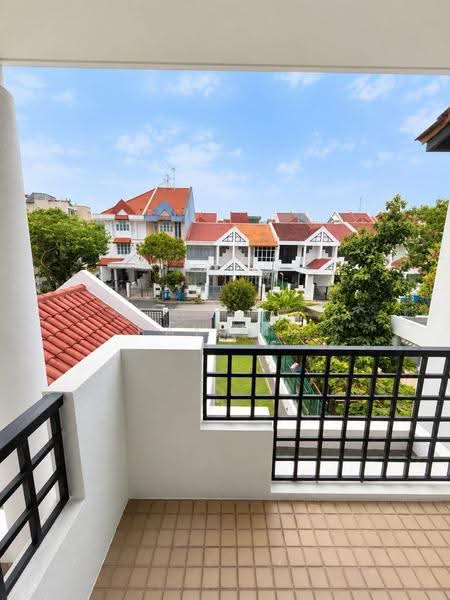 Good Buy! $21xxpsf Large Renovated 2 Sty Terrace 1km Rosyth Sch! Nr Kovan MRT/Mall, Hougang / Punggol / Sengkang, 4 Bedrooms, 2,400 sqft, Terraced House For Sale, by Ray Lim, 500284654 - Exterior - PropertyGuru.com.sg
