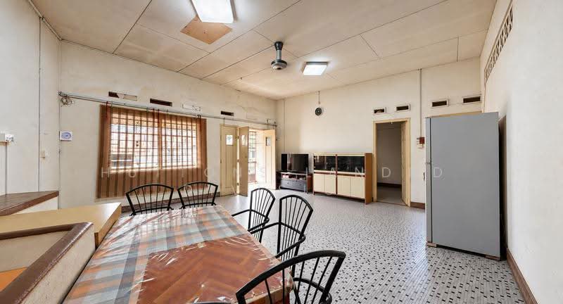 Affordable Park-Facing 6-Bedroom Terrace @ Jalan Kayu, Seletar / Yio Chu Kang, 6 Bedrooms, 2,460 sqft, Terraced House For Sale, by WILLI CHING, 500284658 - Living Room - PropertyGuru.com.sg
