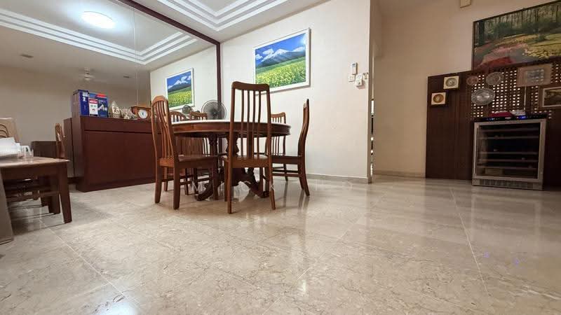 Serangoon Large Terrace for Sale below the 5M mark 546, Hougang / Punggol / Sengkang, 4 Bedrooms, 2,500 sqft, Terraced House For Sale, by Mick Ho, 500284665 - Dining Room - PropertyGuru.com.sg