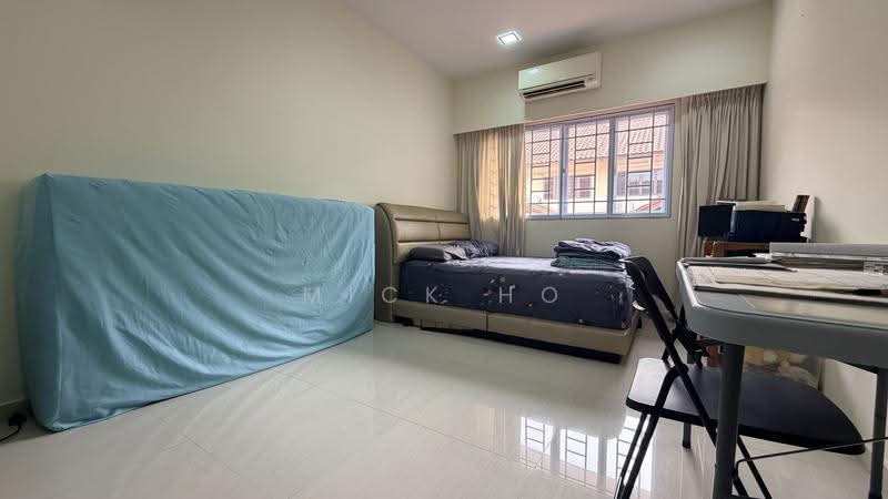 Serangoon Large Terrace for Sale below the 5M mark 546, Hougang / Punggol / Sengkang, 4 Bedrooms, 2,500 sqft, Terraced House For Sale, by Mick Ho, 500284665 - Bedroom - PropertyGuru.com.sg