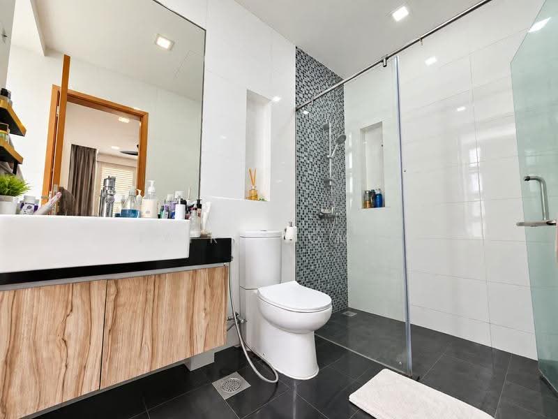 Poshgrove East, 333 East Coast Road, East Coast / Marine Parade, 3 Bedrooms, 1,421 sqft, Condominium For Sale, by Fairos Omar, 500284674 - Masterbed Bathroom - PropertyGuru.com.sg