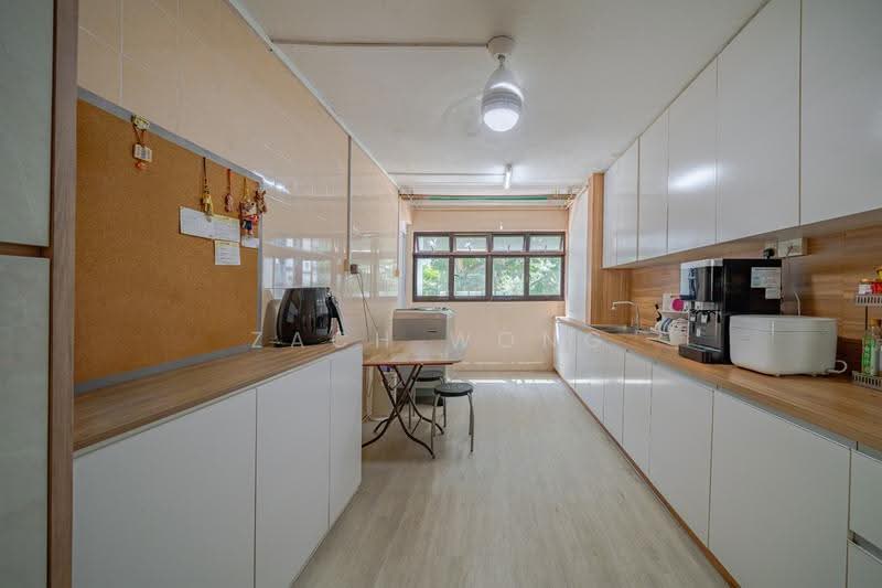 256 Jurong East Street 24, 256 Jurong East Street 24, Boon Lay / Jurong / Tuas, 2 Bedrooms, 721 sqft, HDB Flat For Sale, by Zach Wong, 500284675 - Kitchen - PropertyGuru.com.sg