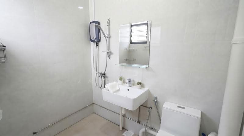 320 Yishun Central, 320 Yishun Central, Sembawang / Yishun, Room Rental, 100 sqft, HDB Flat For Rent, by Jake Chu, 500284690 - Master Bathroom - PropertyGuru.com.sg