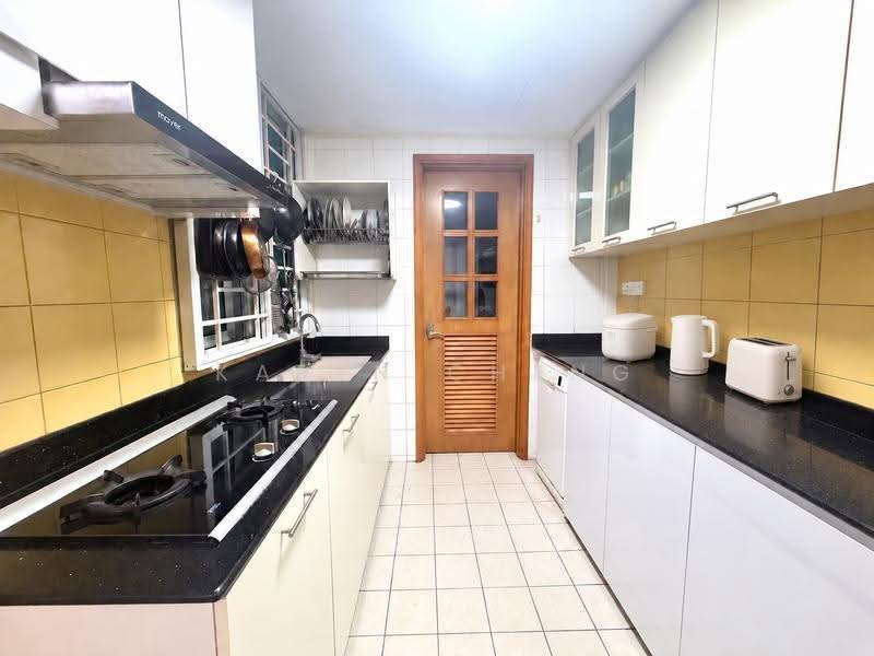 Queens, 10 Stirling Road, Alexandra / Commonwealth, 3 Bedrooms, 1,194 sqft, Condominium For Sale, by Karen Cheng, 500284701 - Kitchen - PropertyGuru.com.sg