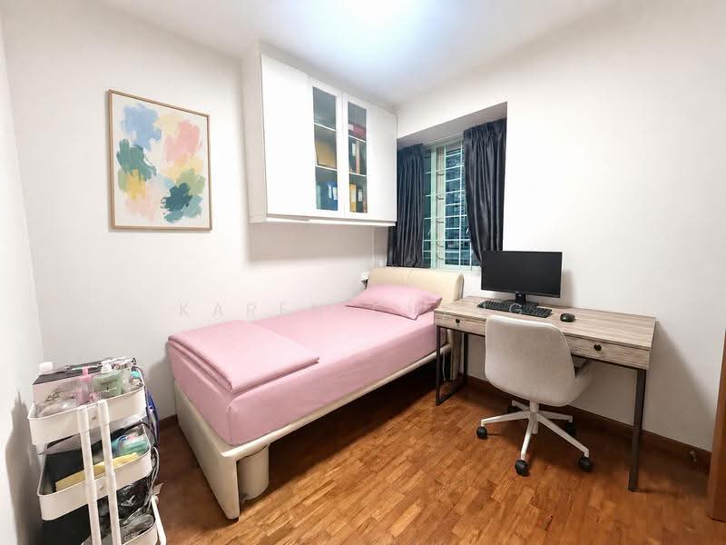 Queens, 10 Stirling Road, Alexandra / Commonwealth, 3 Bedrooms, 1,194 sqft, Condominium For Sale, by Karen Cheng, 500284701 - Bedroom - PropertyGuru.com.sg