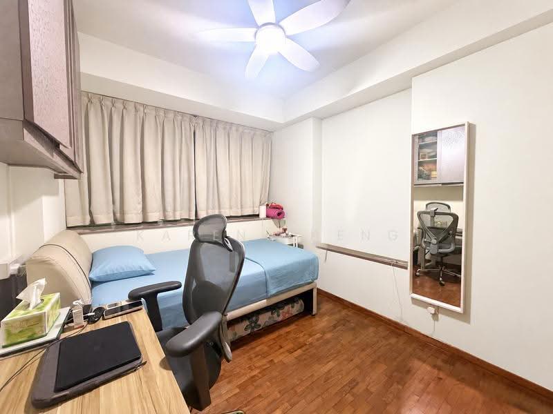 Queens, 10 Stirling Road, Alexandra / Commonwealth, 3 Bedrooms, 1,194 sqft, Condominium For Sale, by Karen Cheng, 500284701 - Study - PropertyGuru.com.sg