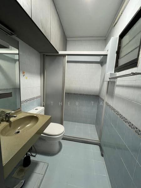 585 Woodlands Drive 16, 585 Woodlands Drive 16, Admiralty / Woodlands, 2 Bedrooms, 1,182 sqft, HDB Flat For Rent, by Heather Tan, 500284702 - Bathroom - PropertyGuru.com.sg