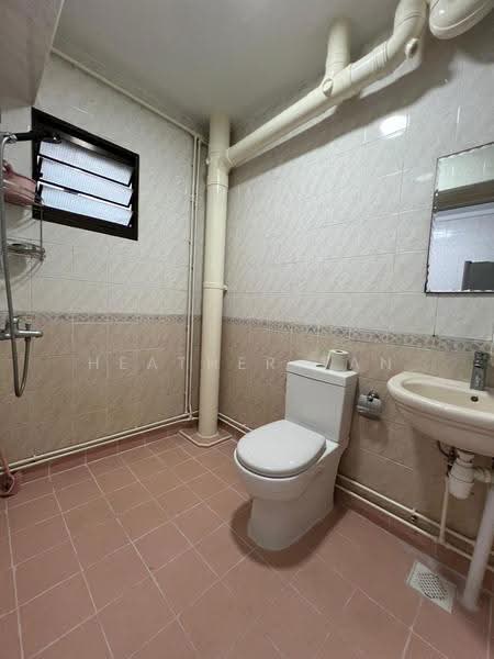 585 Woodlands Drive 16, 585 Woodlands Drive 16, Admiralty / Woodlands, 2 Bedrooms, 1,182 sqft, HDB Flat For Rent, by Heather Tan, 500284702 - Bathroom - PropertyGuru.com.sg