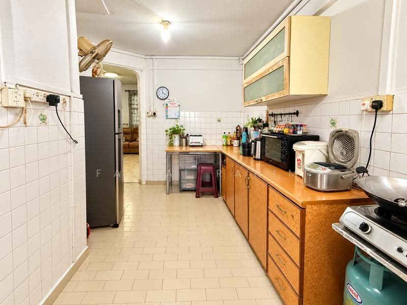 231 Bukit Batok East Avenue 5, 231 Bukit Batok East Avenue 5, Dairy Farm / Bukit Panjang / Choa Chu Kang, 2 Bedrooms, 743 sqft, HDB Flat For Sale, by Faizal Rahim, 500284704 - Kitchen - PropertyGuru.com.sg