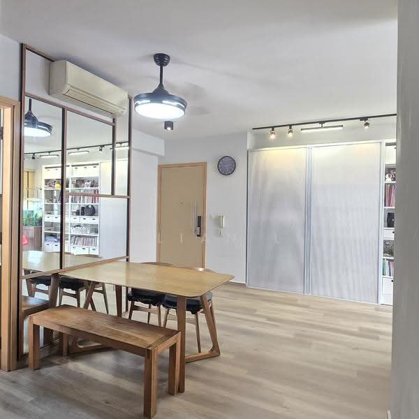 Esparina Residences, 113 Compassvale Bow, Hougang / Punggol / Sengkang, 3 Bedrooms, 1,066 sqft, Condominium For Sale, by Julian Li, 500284738 - Dining Room - PropertyGuru.com.sg