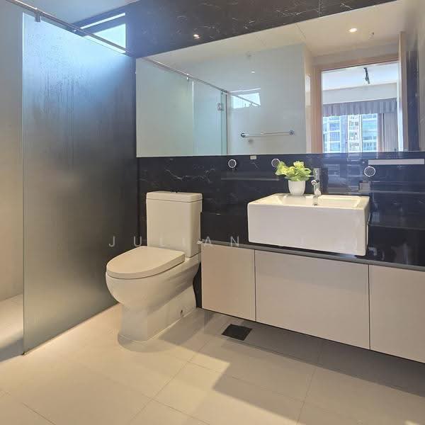 Esparina Residences, 113 Compassvale Bow, Hougang / Punggol / Sengkang, 3 Bedrooms, 1,066 sqft, Condominium For Sale, by Julian Li, 500284738 - Bathroom - PropertyGuru.com.sg