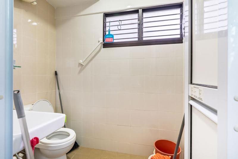 141 Tampines Street 12, 141 Tampines Street 12, Pasir Ris / Tampines, 3 Bedrooms, 1,141 sqft, HDB Flat For Sale, by Matthew Lam, 500284739 - Bathroom - PropertyGuru.com.sg