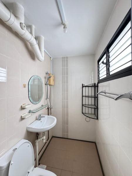 234 Serangoon Avenue 3, 234 Serangoon Avenue 3, Hougang / Punggol / Sengkang, 3 Bedrooms, 904 sqft, HDB Flat For Sale, by Shasha A D, 500284747 - Bathroom - PropertyGuru.com.sg