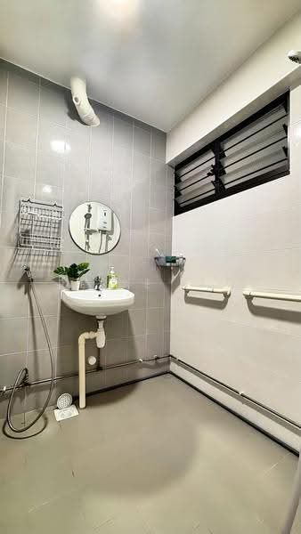 109 Mcnair Road, 109 Mcnair Road, Balestier / Toa Payoh, 3 Bedrooms, 1,302 sqft, HDB Flat For Sale, by Renae Sim, 500284764 - Bathroom - PropertyGuru.com.sg