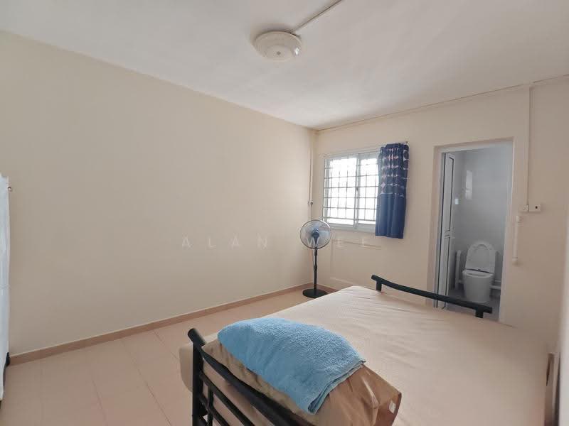 249 Bangkit Road, 249 Bangkit Road, Dairy Farm / Bukit Panjang / Choa Chu Kang, 2 Bedrooms, 785 sqft, HDB Flat For Sale, by Alan Wee, 500284769 - Bedroom - PropertyGuru.com.sg