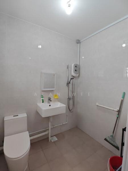 249 Bangkit Road, 249 Bangkit Road, Dairy Farm / Bukit Panjang / Choa Chu Kang, 2 Bedrooms, 785 sqft, HDB Flat For Sale, by Alan Wee, 500284769 - Bathroom - PropertyGuru.com.sg