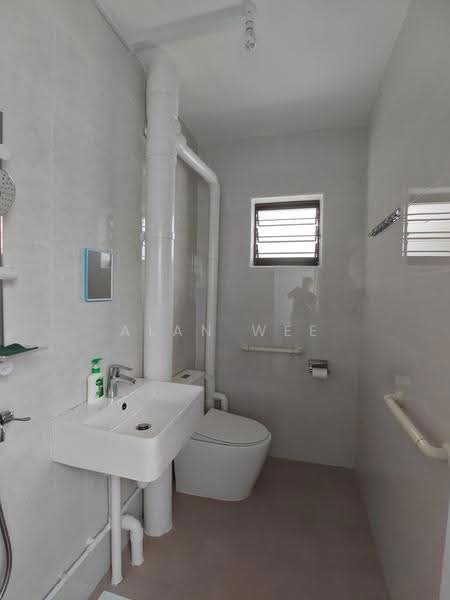 249 Bangkit Road, 249 Bangkit Road, Dairy Farm / Bukit Panjang / Choa Chu Kang, 2 Bedrooms, 785 sqft, HDB Flat For Sale, by Alan Wee, 500284769 - Bathroom - PropertyGuru.com.sg